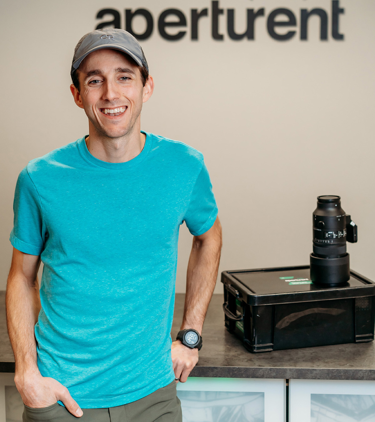 Customer at the Aperturent pickup counter